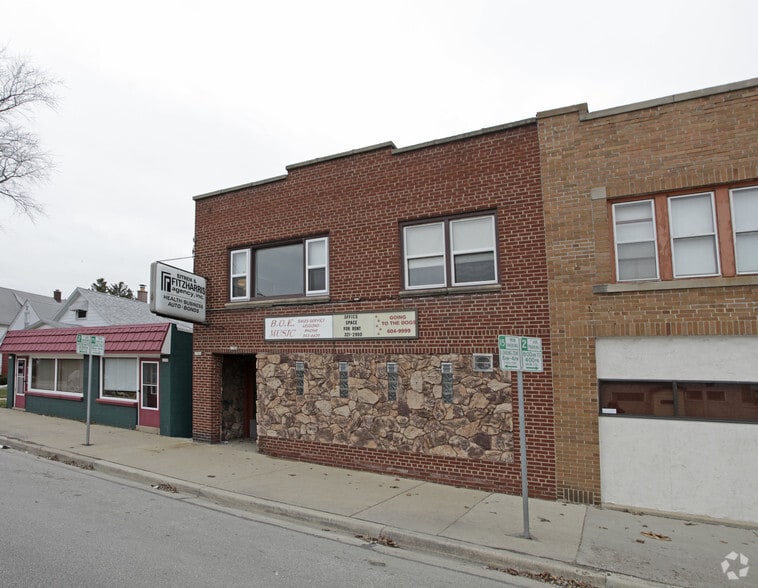 More Photos Of 6104-6106 W Lincoln Ave, Milwaukee Office For Sale