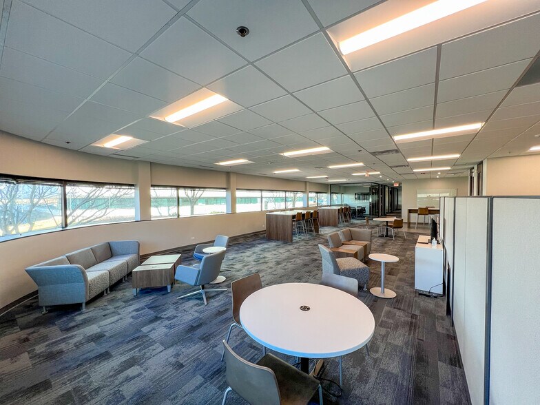 More Photos Of 5440 N Cumberland Ave, Chicago Office For Lease