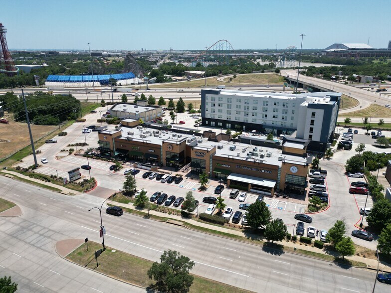 More Photos Of 2150 E Lamar Blvd, Arlington Unknown For Lease