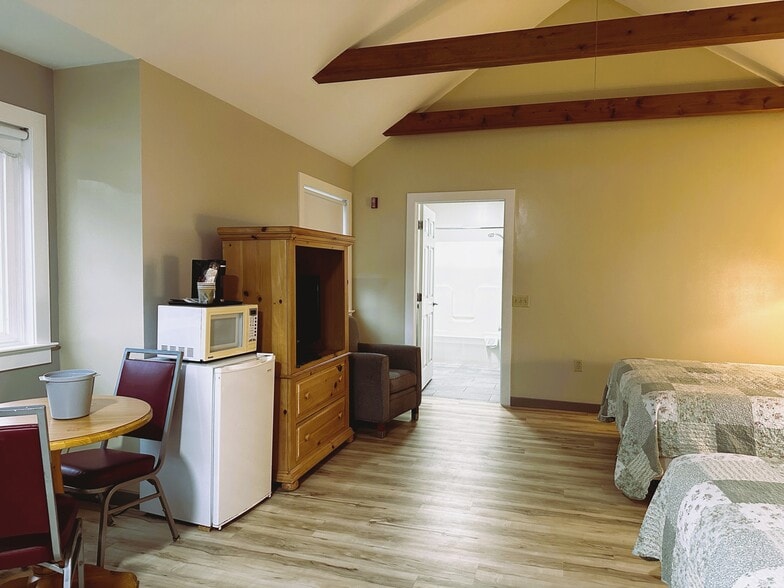 More Photos Of 2439 Old Philadelphia Pike, Lancaster Hotel For Sale