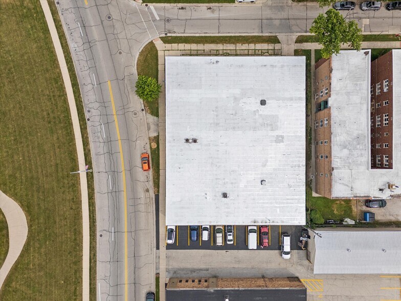 More Photos Of 4205-4215 Lawndale Ave, Lyons Manufacturing For Sale