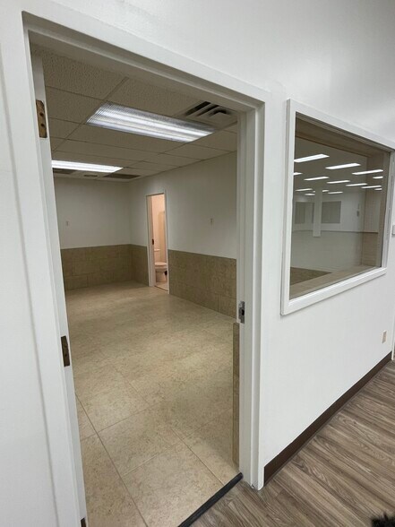 More Photos Of 7358 N Cherryvale Mall Dr, Rockford Storefront Retail Office For Lease