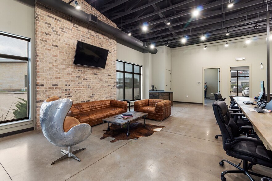 More Photos Of 750 William D Fitch Pky, College Station Loft Creative Space For Lease
