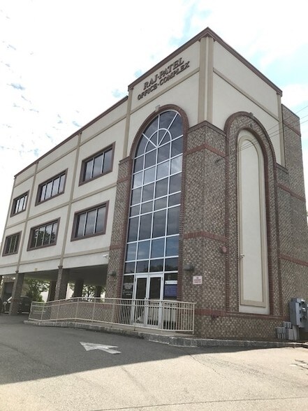 More Photos Of 300 Penhorn Ave, Secaucus Office For Lease