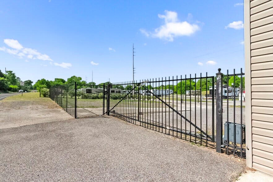 More Photos Of 2300 2nd Ave E, Tuscaloosa Office For Sale