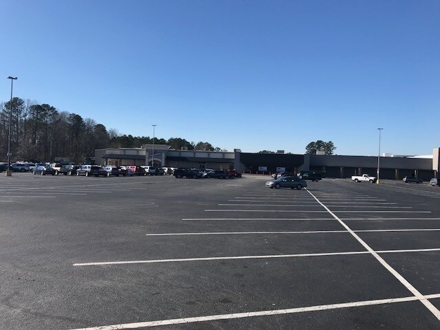 More Photos Of 107-133 Merchants Sq, Cumming Freestanding For Lease