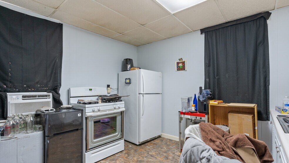 More Photos Of 393 Waterman Ave, East Providence Apartments For Sale