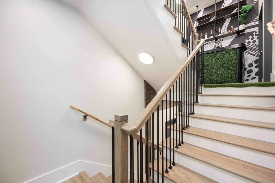 More Photos Of 214 Welch St, Houston Apartments For Sale