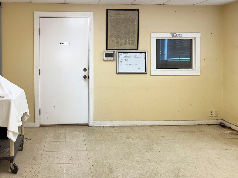 More Photos Of 4818 Gemini St, Corpus Christi Warehouse For Sale