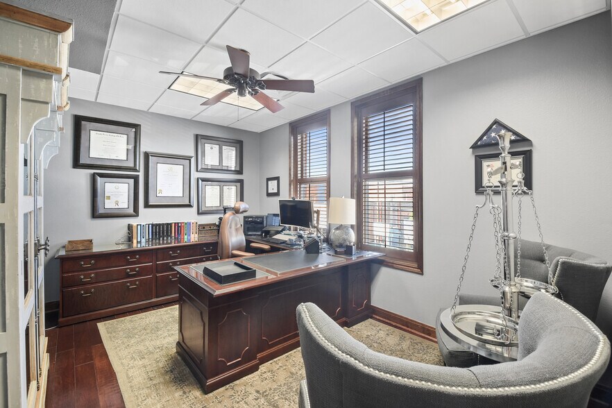 More Photos Of 101 Simonton St, Conroe Loft Creative Space For Lease