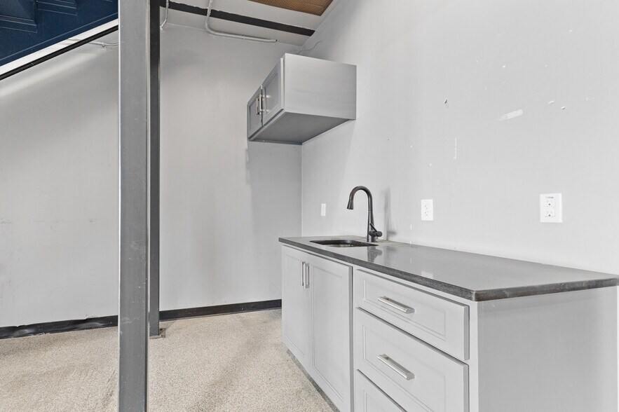 More Photos Of 7637 FM 3009, Schertz Light Distribution For Lease