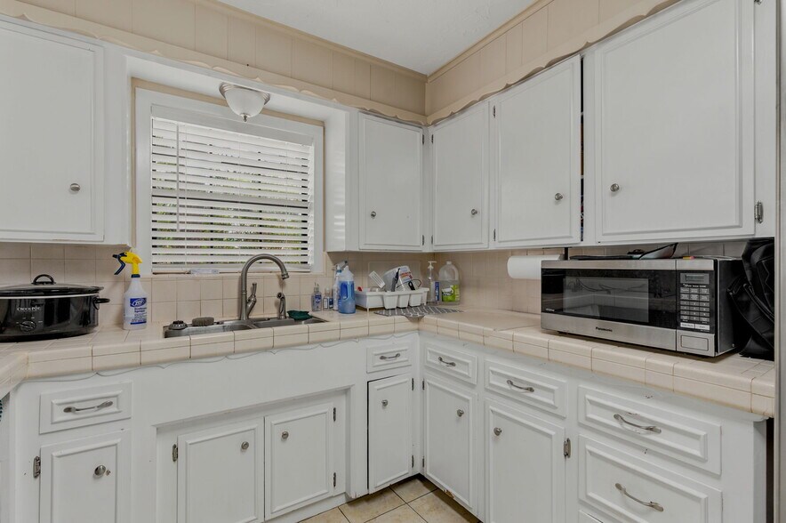 More Photos Of 3401 N Frazier St, Conroe Specialty For Sale