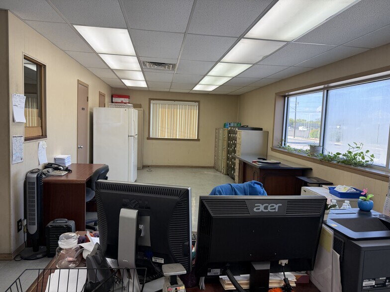 More Photos Of 2026 W Malone Ave, San Antonio Warehouse For Lease