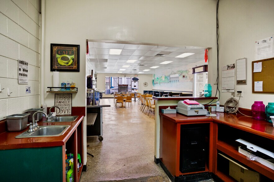 More Photos Of 20737 Central Ave, Blountstown Restaurant For Sale