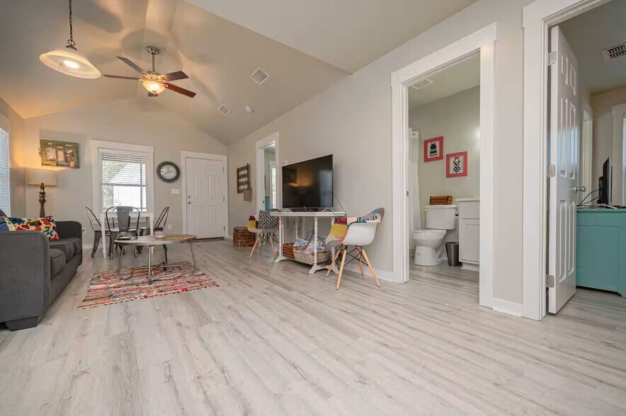 More Photos Of 5481 Highway 35 N, Rockport Specialty For Sale