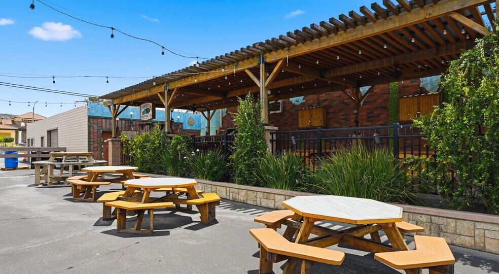 More Photos Of , Vista General Retail For Sale