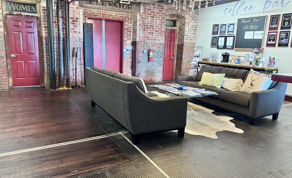 More Photos Of 554 W Main St, Buford Office For Lease