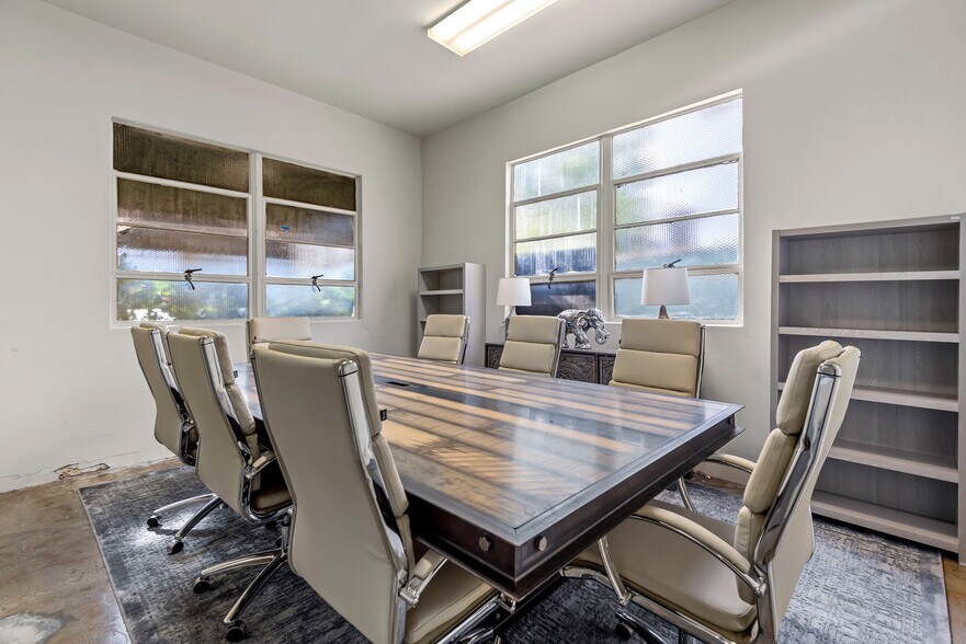 More Photos Of 1108 Tamarind Ave, Los Angeles Loft Creative Space For Sale