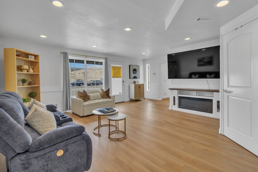 More Photos Of 1338 D St, Ramona Office For Sale