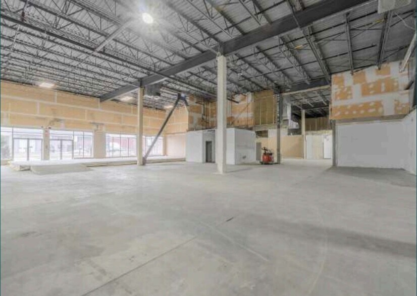 More Photos Of 9175-9225 Boul Langelier, Montréal Warehouse For Lease