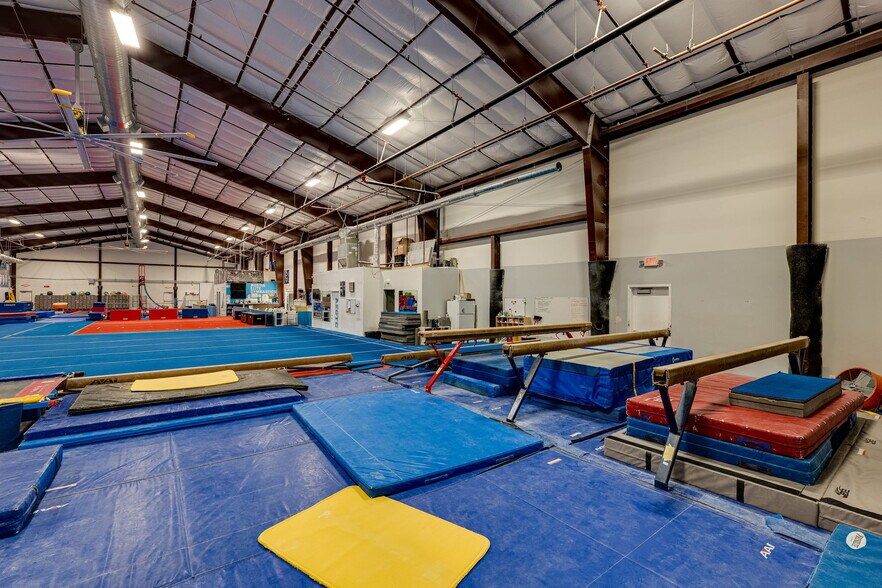 More Photos Of 2105 Ranch Road 620 S, Lakeway Freestanding For Lease