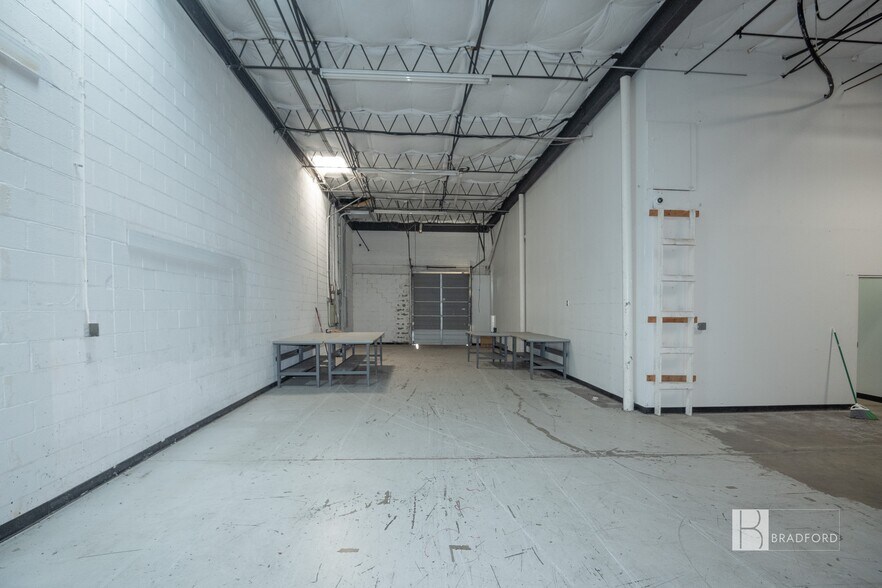 More Photos Of 1350 Motor Cir, Dallas Warehouse For Lease