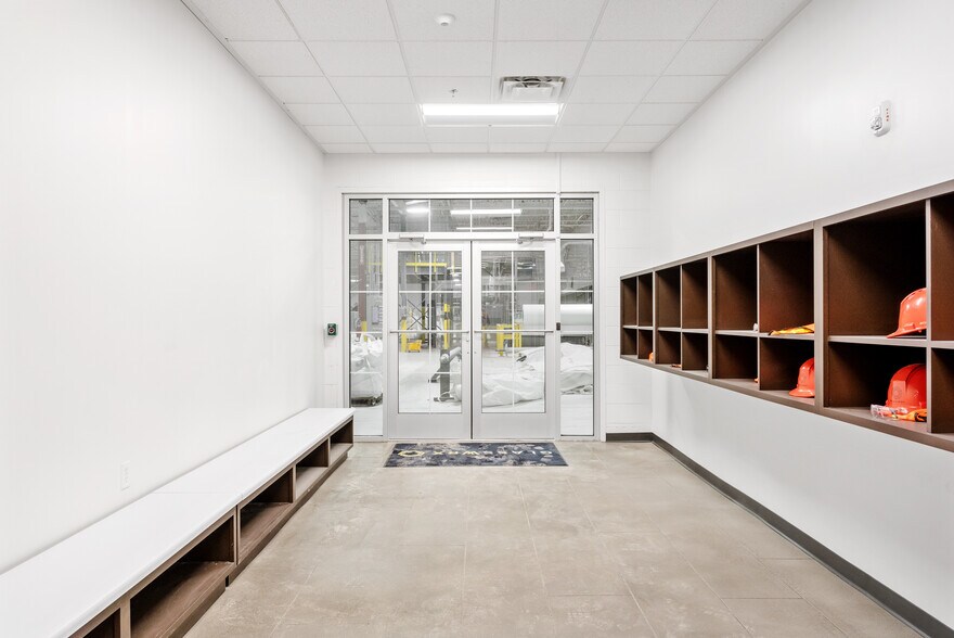 More Photos Of 302 Parker Dr, Beaufort Manufacturing For Sale