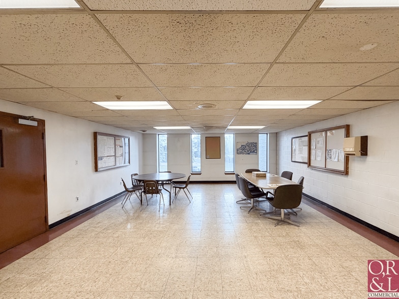 More Photos Of 815 N Mountain Rd, Newington Manufacturing For Sale