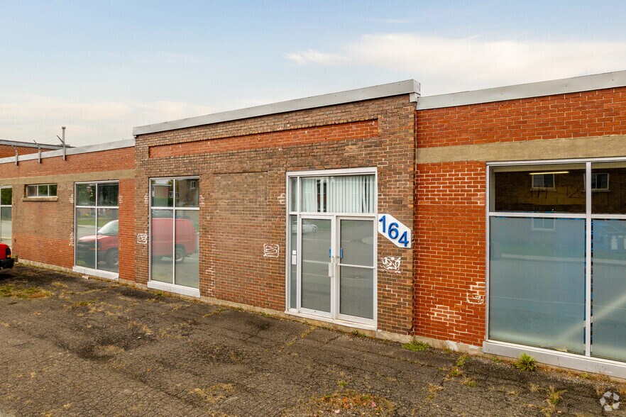 More Photos Of 677 Rue Douville, Granby Warehouse For Lease