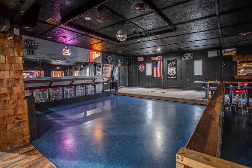 More Photos Of 220 N Old Route 66, Litchfield Restaurant For Sale