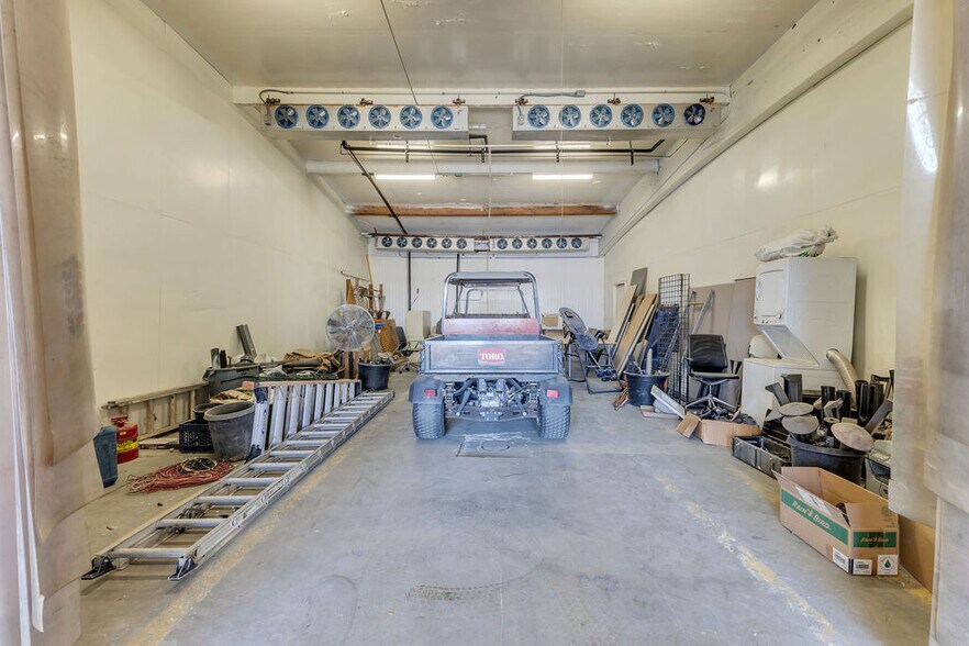 More Photos Of 81500 Industrial Pl, Indio Warehouse For Sale