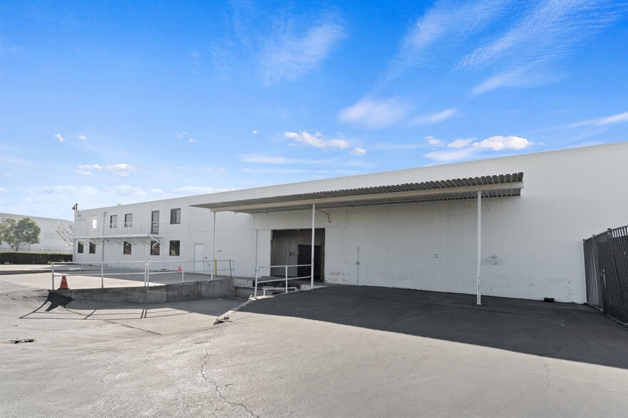 More Photos Of 3731 Warner Ave, Santa Ana Warehouse For Lease