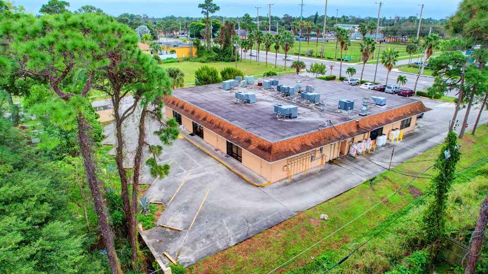 More Photos Of 5371 10th Ave N, Greenacres Storefront Retail Office For Lease