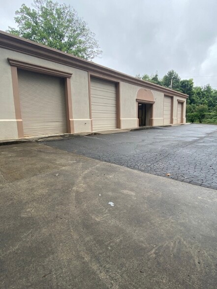 More Photos Of 2030 Boyer St, Charlotte Industrial For Lease
