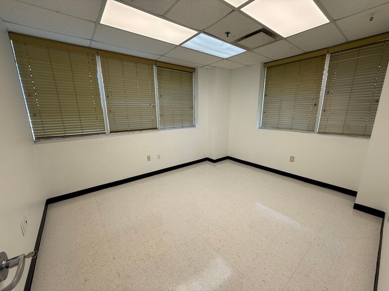 More Photos Of 4401 N Elm St, Denton Manufacturing For Sale