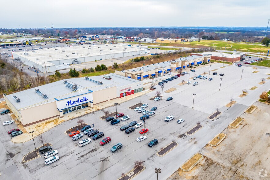 More Photos Of 50 Hwy & 13 Hwy, Warrensburg Unknown For Lease