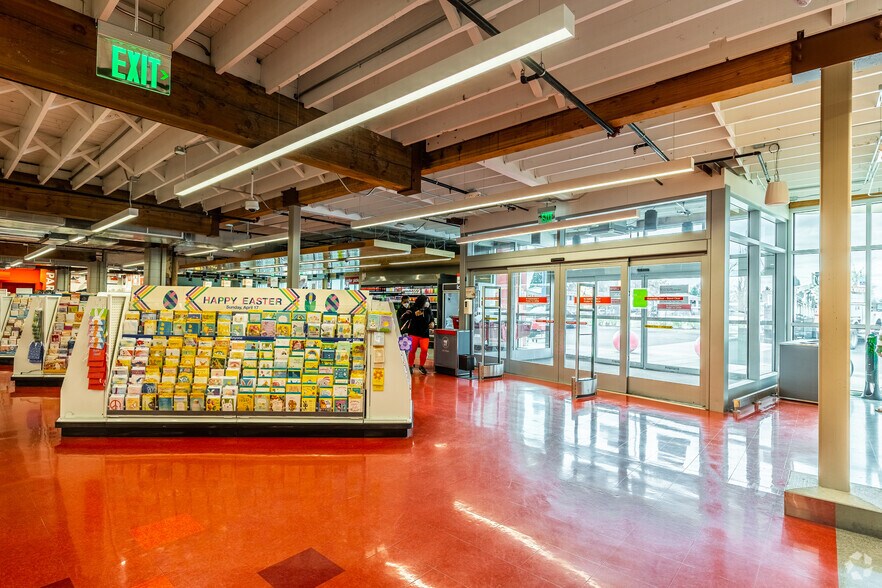 More Photos Of 3031 SE Powell Blvd, Portland Freestanding For Lease