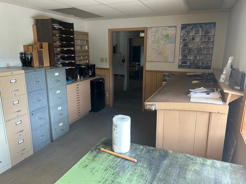 More Photos Of 711 Main St E, Melrose Manufacturing For Sale