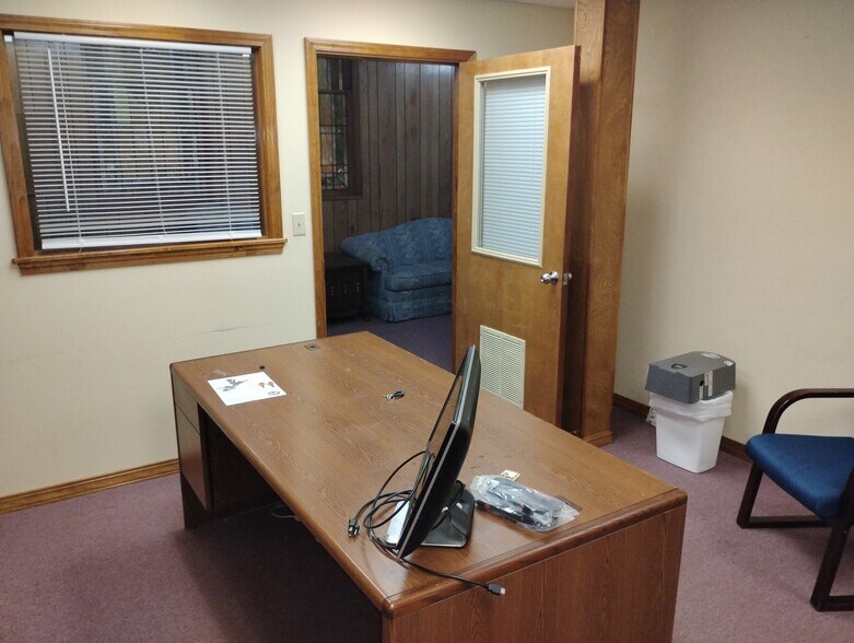 More Photos Of 906 Elm St, Coffeyville Religious Facility For Sale