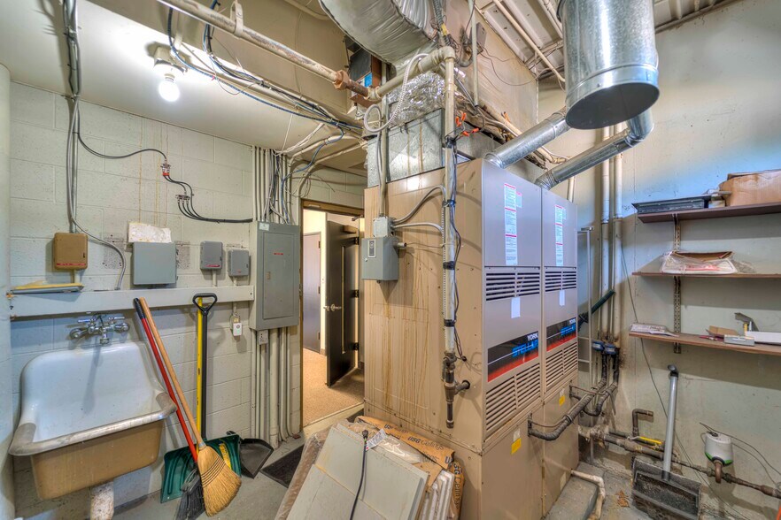 More Photos Of 1217 Greenwood Ave, Jackson General Retail For Sale