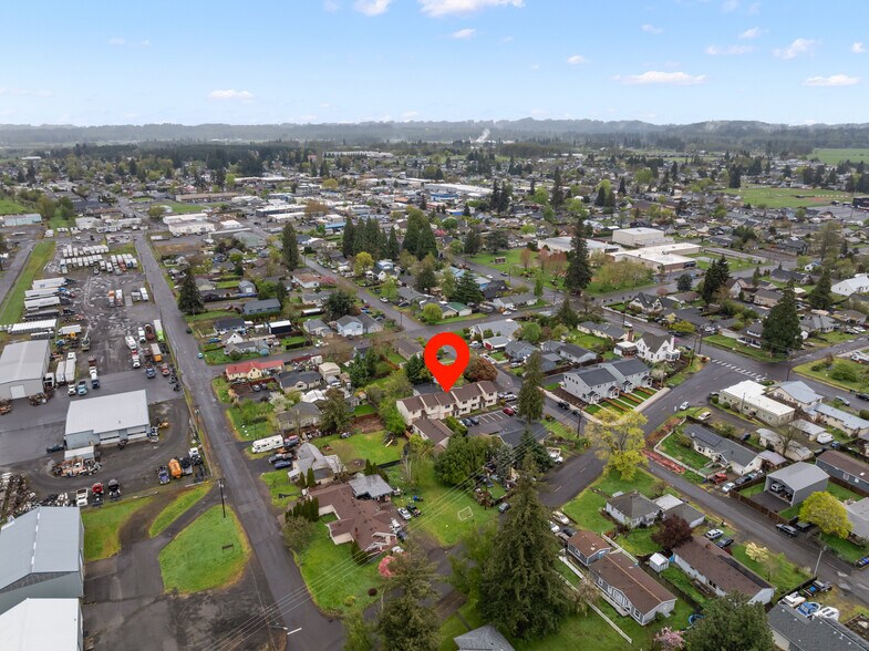 More Photos Of 430 Metzler St, Molalla Apartments For Sale