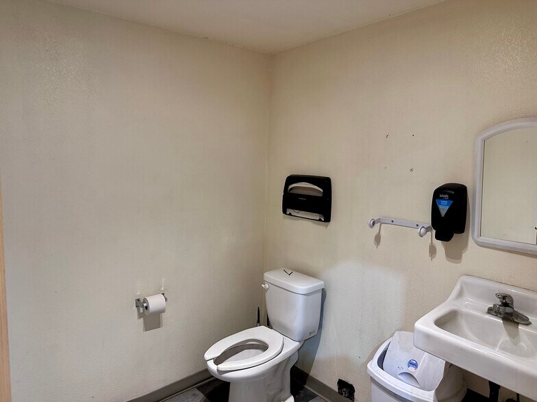 More Photos Of 7206 NE 37th Ave, Vancouver Industrial For Lease