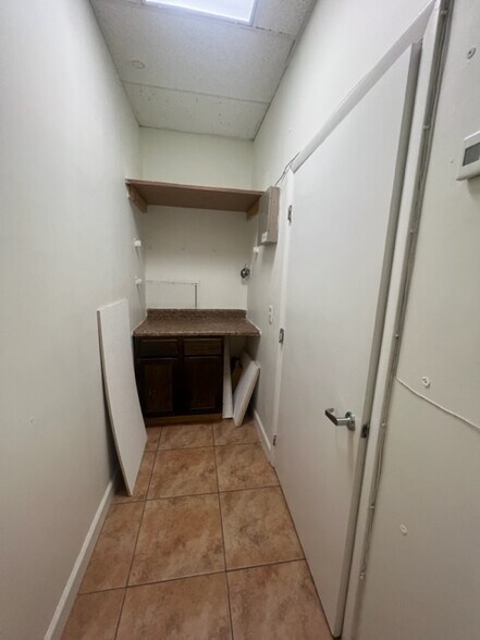 More Photos Of 5580 W 16th Ave, Hialeah Medical For Lease