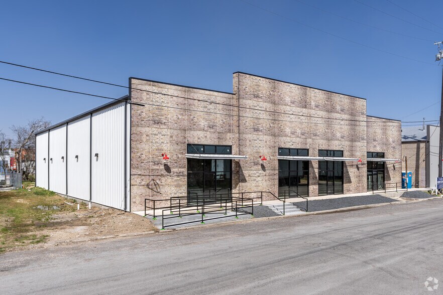 Primary Photo Of 202 W 1st St, Taylor Flex For Lease