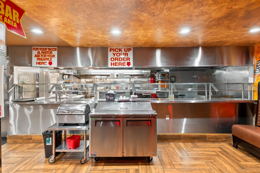 More Photos Of 1884 Arizona 95, Bullhead City General Retail For Sale