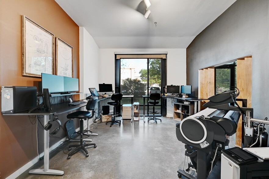 More Photos Of 2525 S Lamar Blvd, Austin Office For Sale