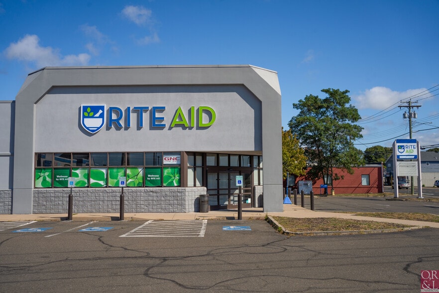More Photos Of 10 Hemingway Ave, East Haven Drugstore For Lease