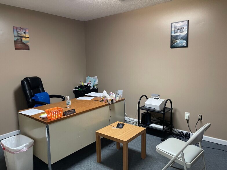 More Photos Of 125 N Main St, Salisbury Storefront Retail Office For Sale