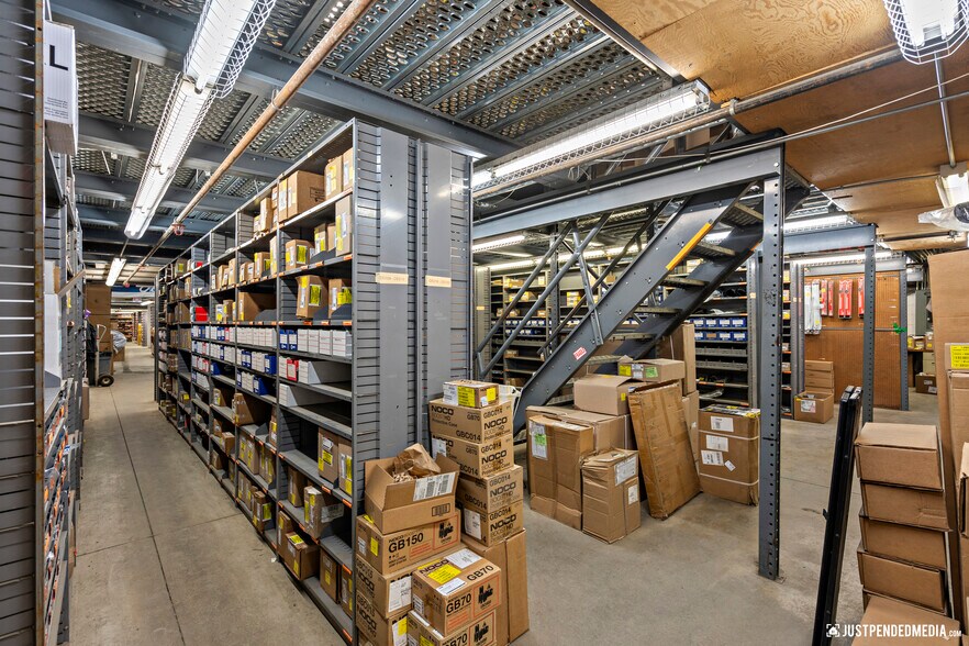 More Photos Of 1950 Gambell St, Anchorage Warehouse For Sale