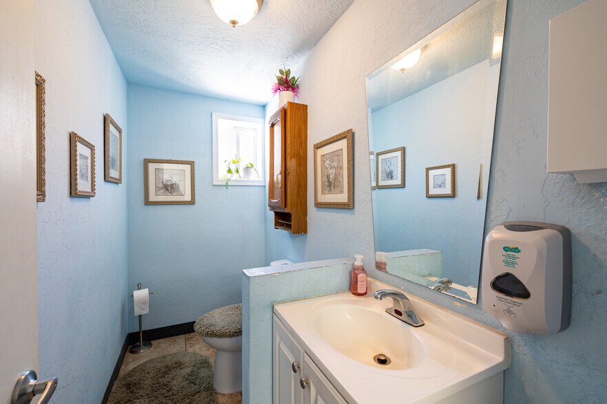 More Photos Of 116 S 1st St, Williams Office For Sale